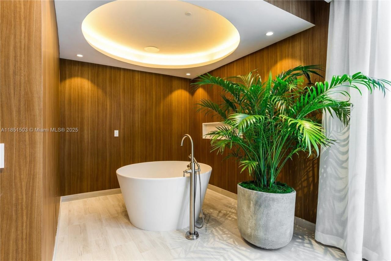 2831 S Bayshore Drive, Unit 2204, Miami, FL 33133 Photo