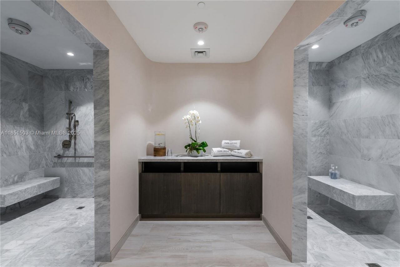2831 S Bayshore Drive, Unit 2204, Miami, FL 33133 Photo