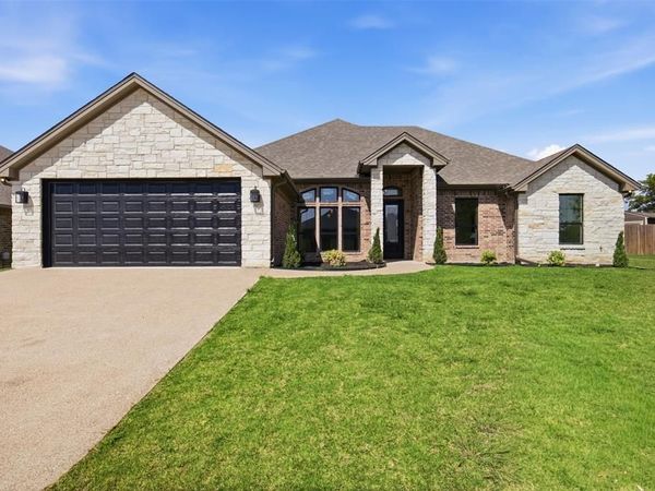 905 Cumberland Street , McGregor, TX 76657