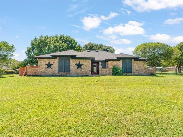 7500 Parker Drive E, Burleson, TX 76028