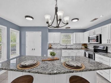 1422 Elmwood Avenue, Fort Worth, TX 76104