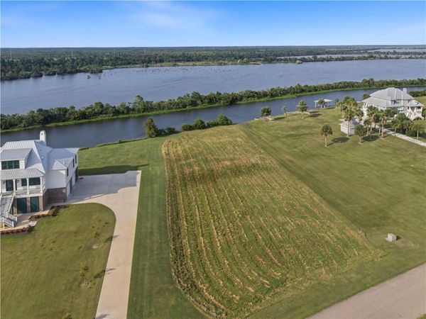 9 S CHENIER Drive, Madisonville, LA 70447