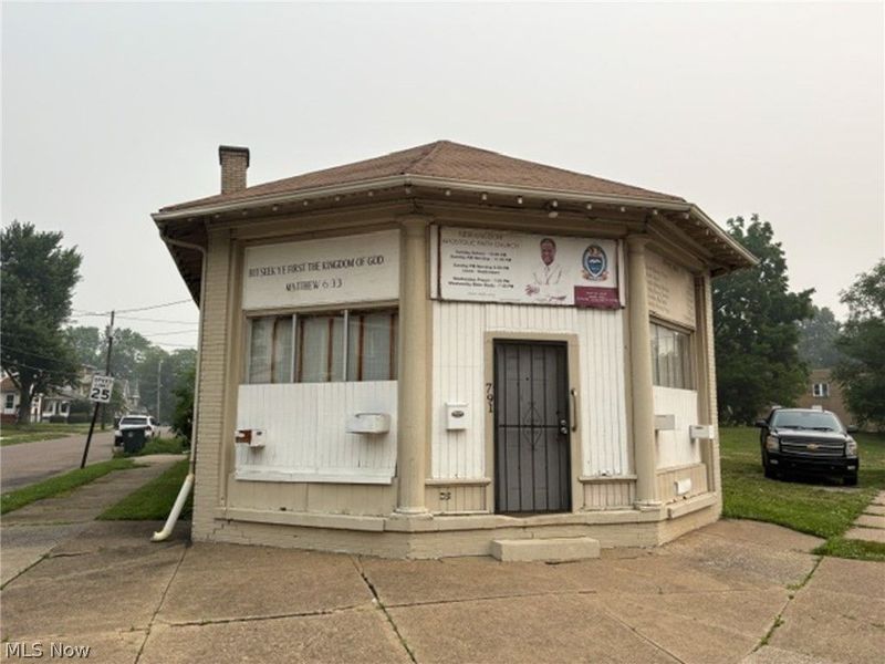 791 Johnston Street, Akron, OH 44306 Photo 2