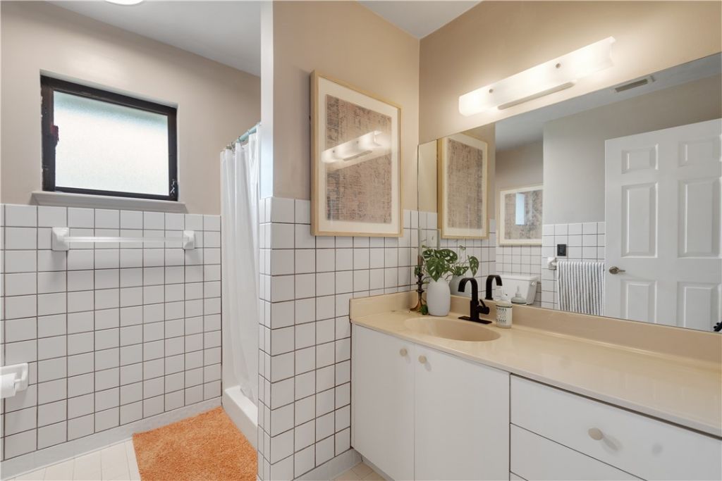 646 Centre Court Sw, Unit 102, Vero Beach, FL 32962 Photo