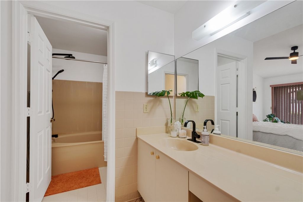 646 Centre Court Sw, Unit 102, Vero Beach, FL 32962 Photo