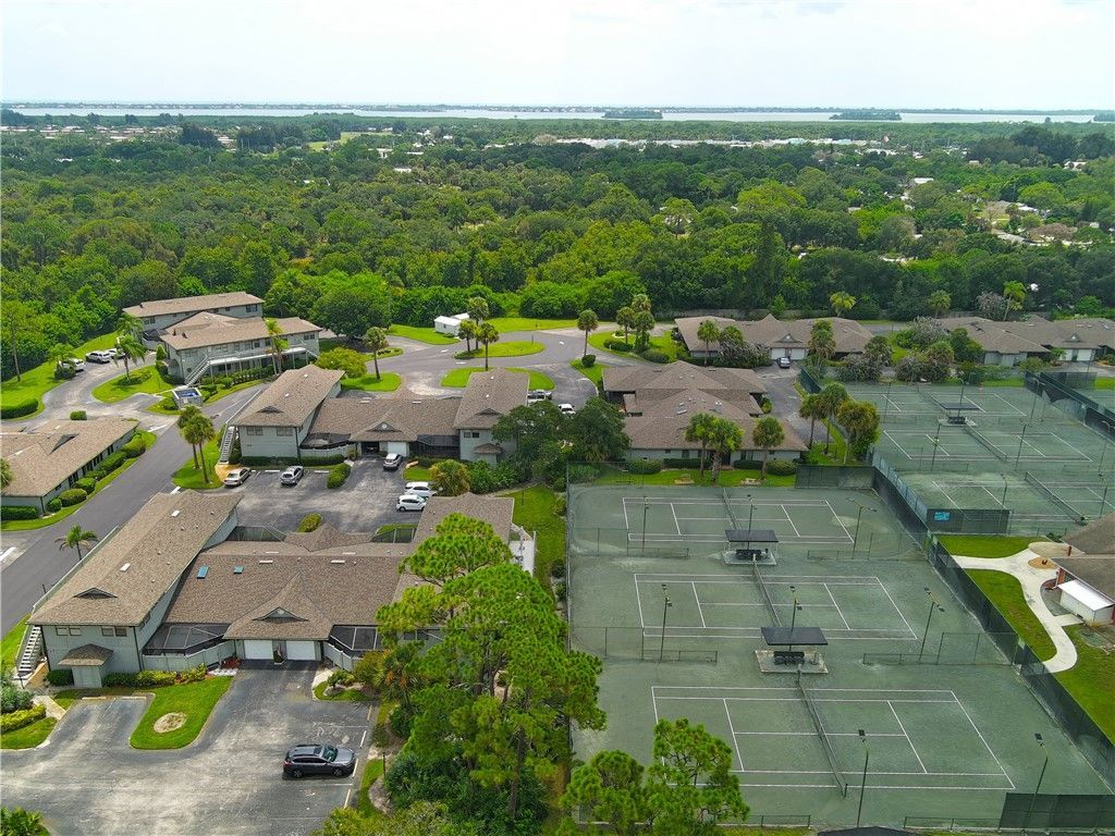 646 Centre Court Sw, Unit 102, Vero Beach, FL 32962 Photo
