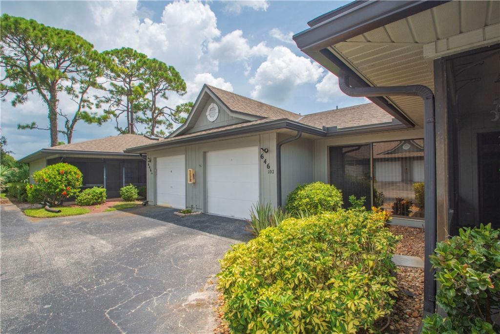 646 Centre Court Sw, Unit 102, Vero Beach, FL 32962 Photo