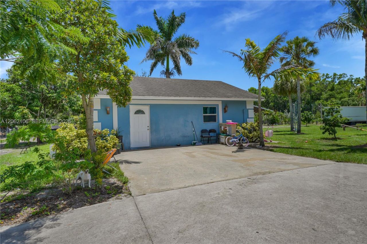 2587 E Rd , Loxahatchee, FL 33470 Photo