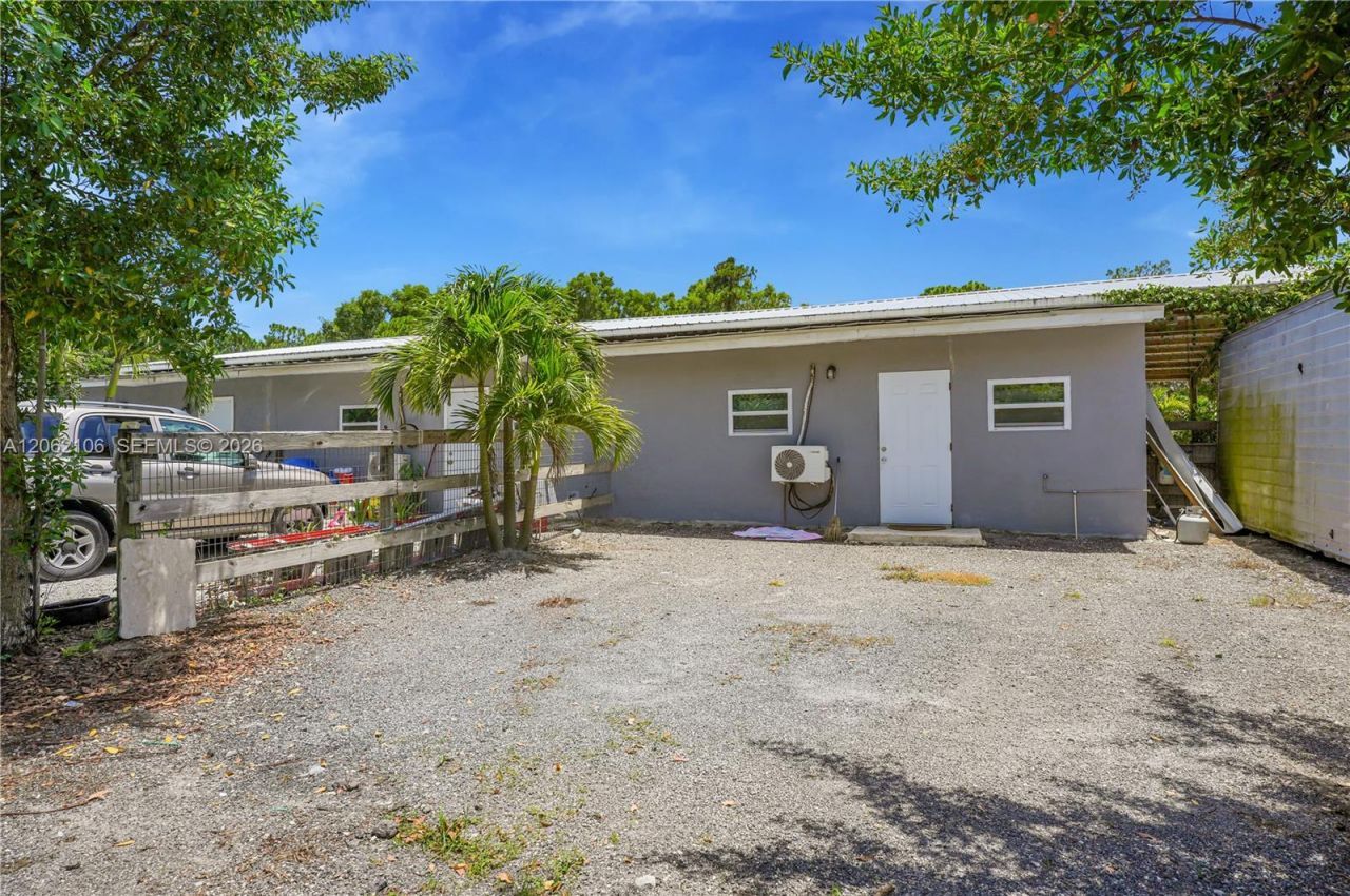 2587 E Rd , Loxahatchee, FL 33470 Photo