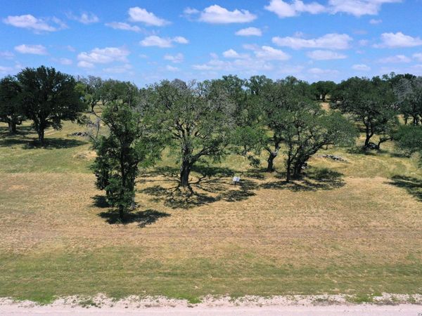 209 AXIS CIR, Fredericksburg, TX 78624