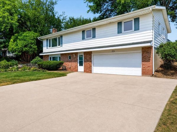 924 Buena Vista Drive, Sun Prairie, WI 53590