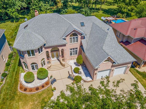 1760 W Whispering Court , Addison, IL 60101