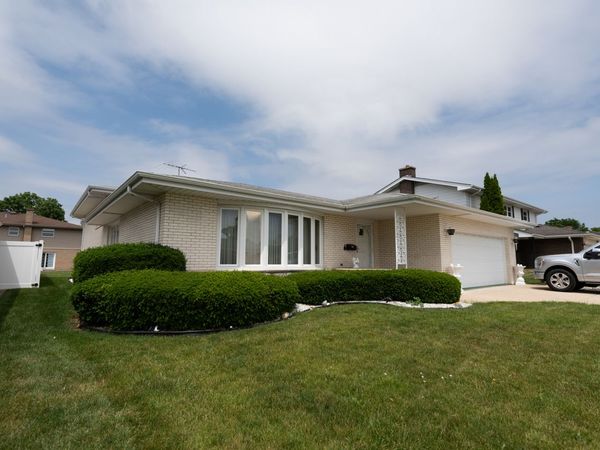 10916 Kingston Street , Westchester, IL 60154