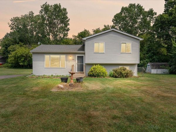11534 Eaton Rapids Road, Springport, MI 49284