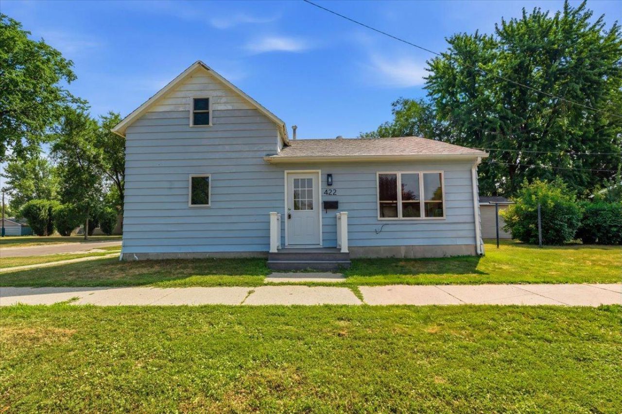 422 2nd Street N, Wahpeton, ND 58075 Main Photo
