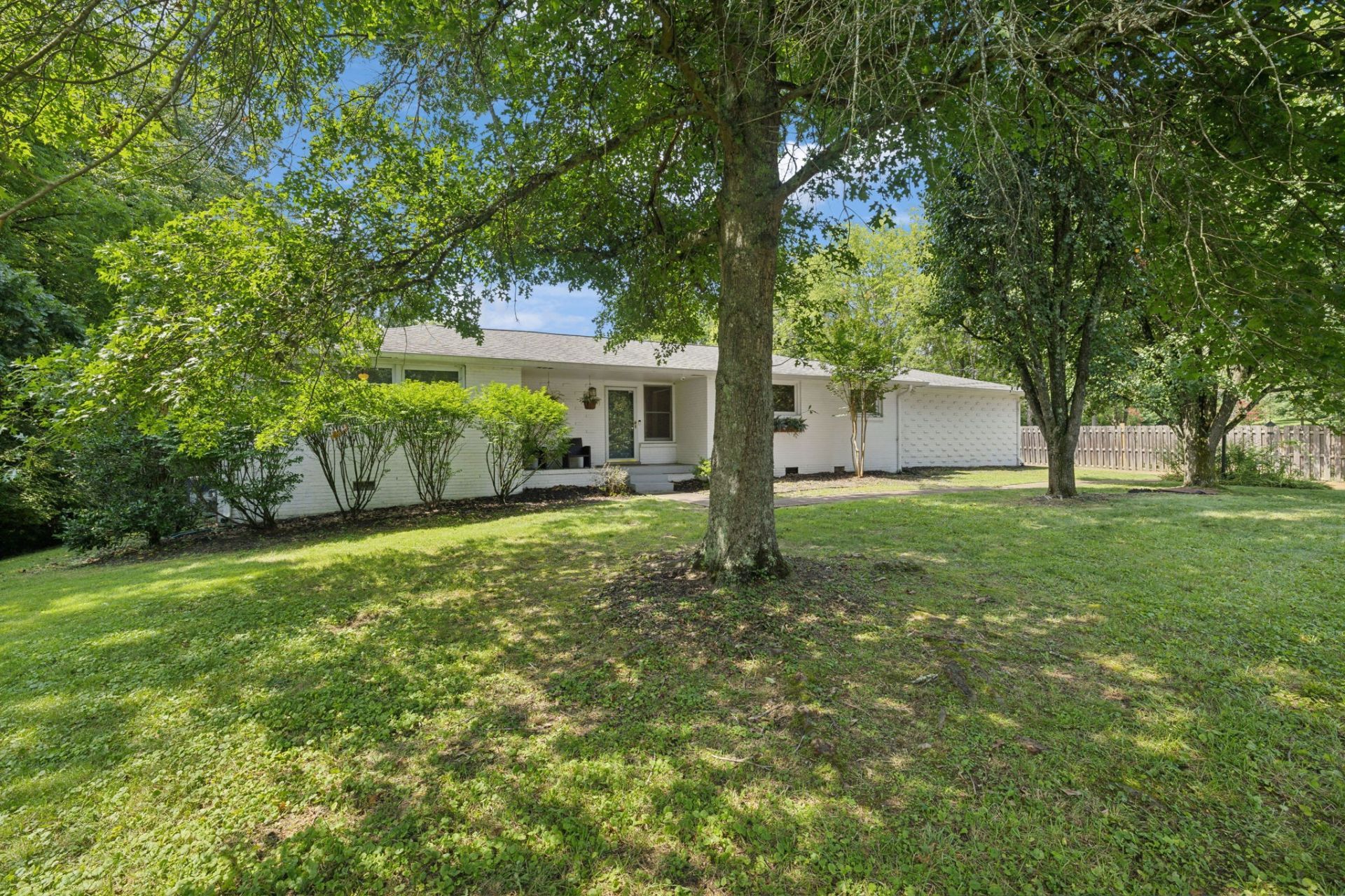 6567 Brownlee Dr, Nashville, TN 37205 Main Photo