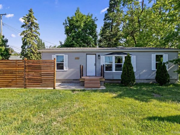 2900 Hensman Street, Keego Harbor, Mi 48320