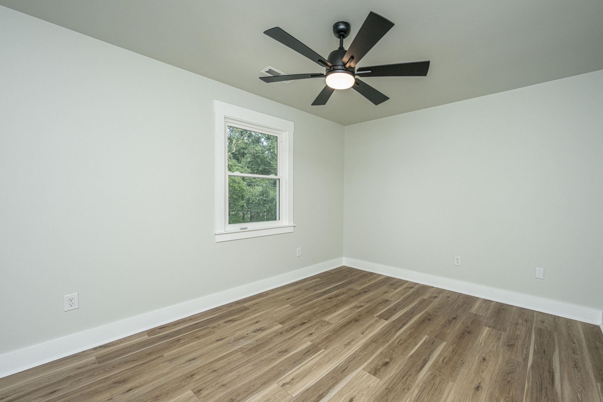 728 Gilmore Court Photo 24