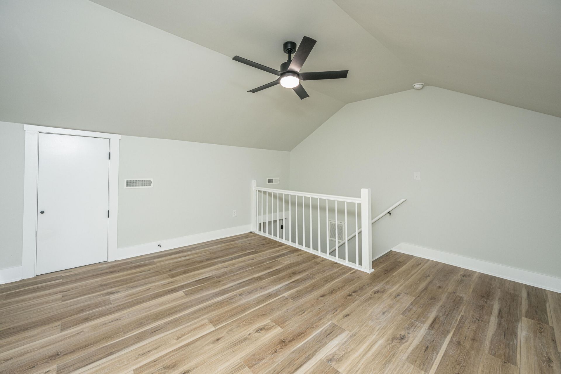 728 Gilmore Court Photo 32