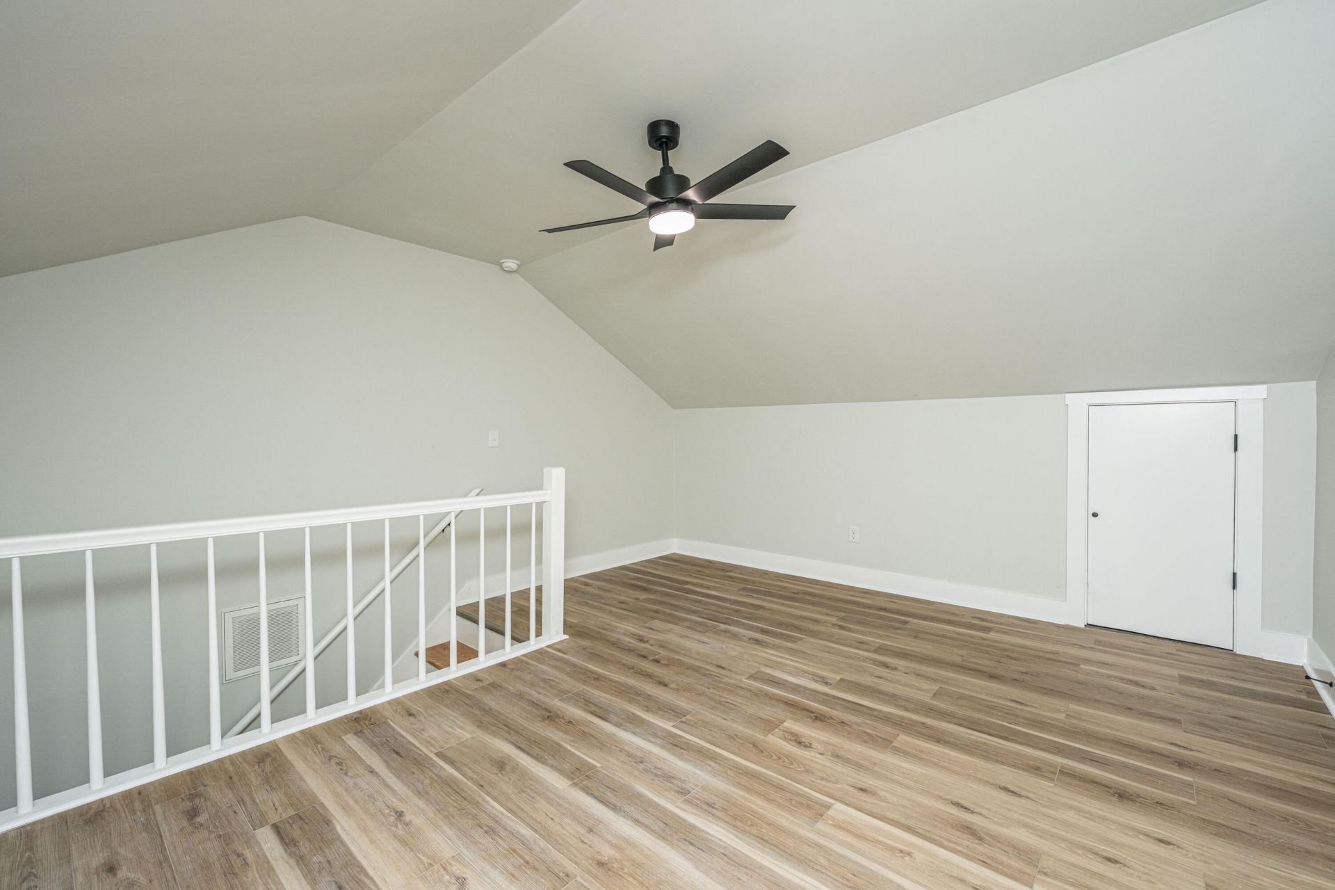 728 Gilmore Court Photo 33