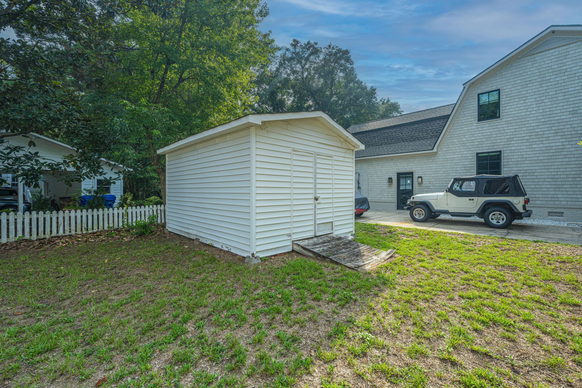 728 Gilmore Court Photo 35