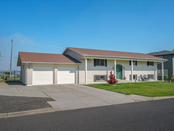8116 N N Panorama Dr, Spokane, WA 99208