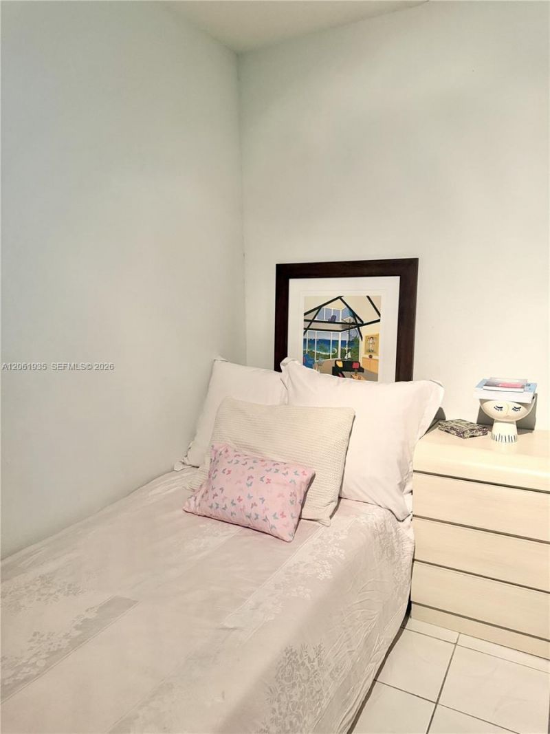5005 Collins Ave, Unit 518, Miami Beach, FL 33140 Photo