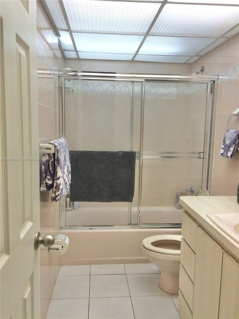 5005 Collins Ave, Unit 518, Miami Beach, FL 33140 Photo