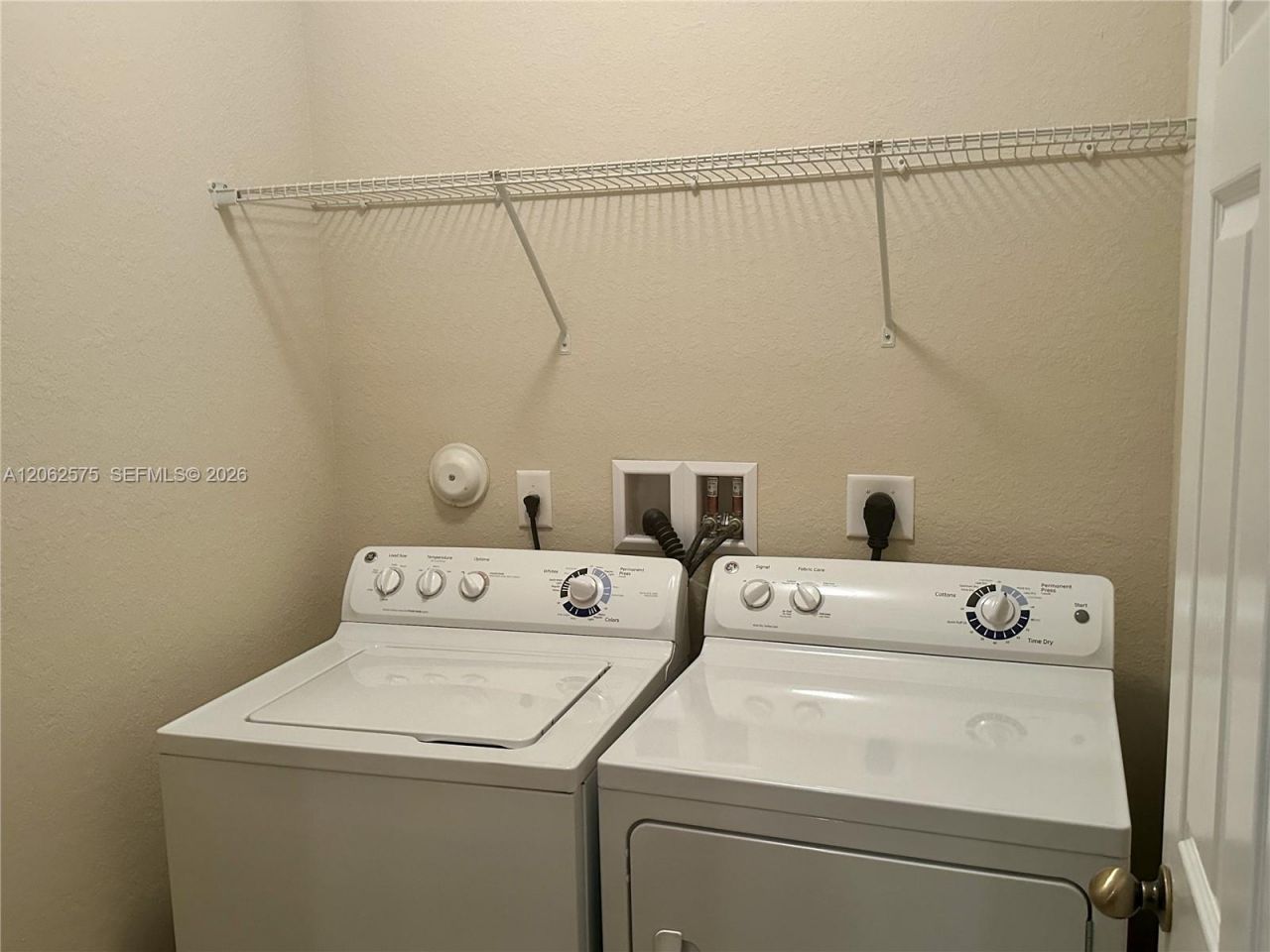 1015 NE 208th St , Miami, FL 33179 Photo