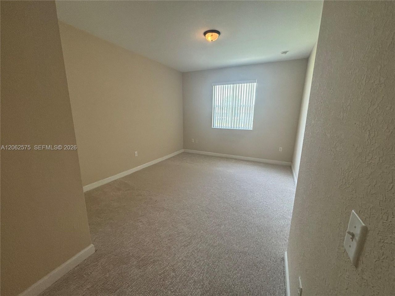 1015 NE 208th St , Miami, FL 33179 Photo