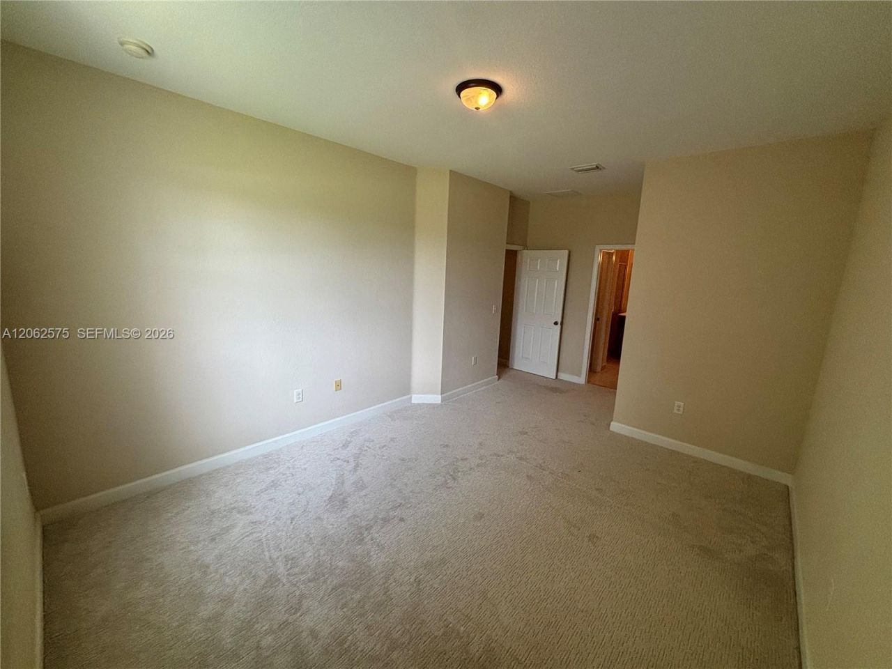1015 NE 208th St , Miami, FL 33179 Photo
