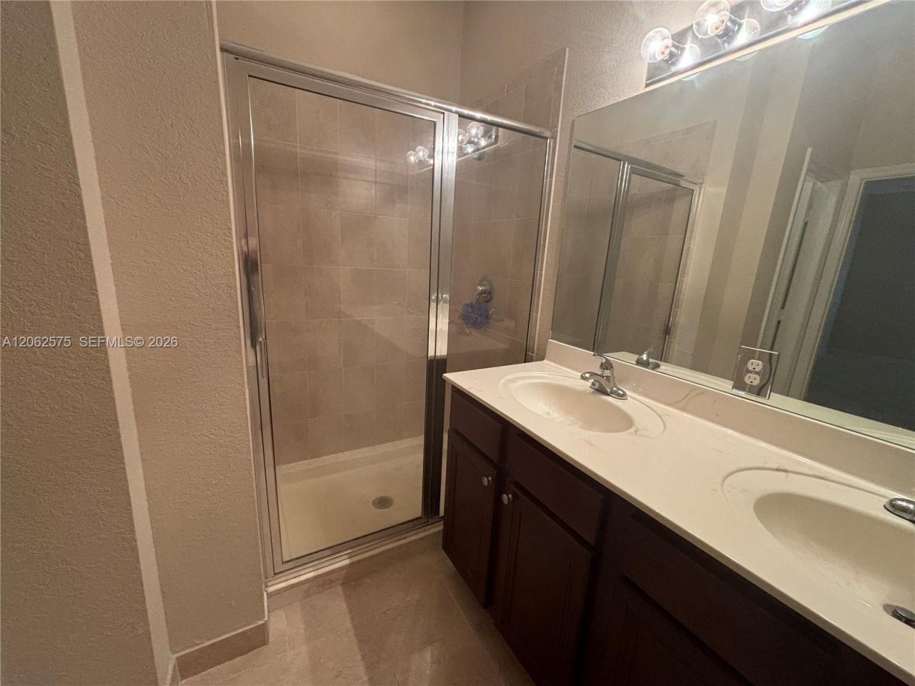 1015 NE 208th St , Miami, FL 33179 Photo