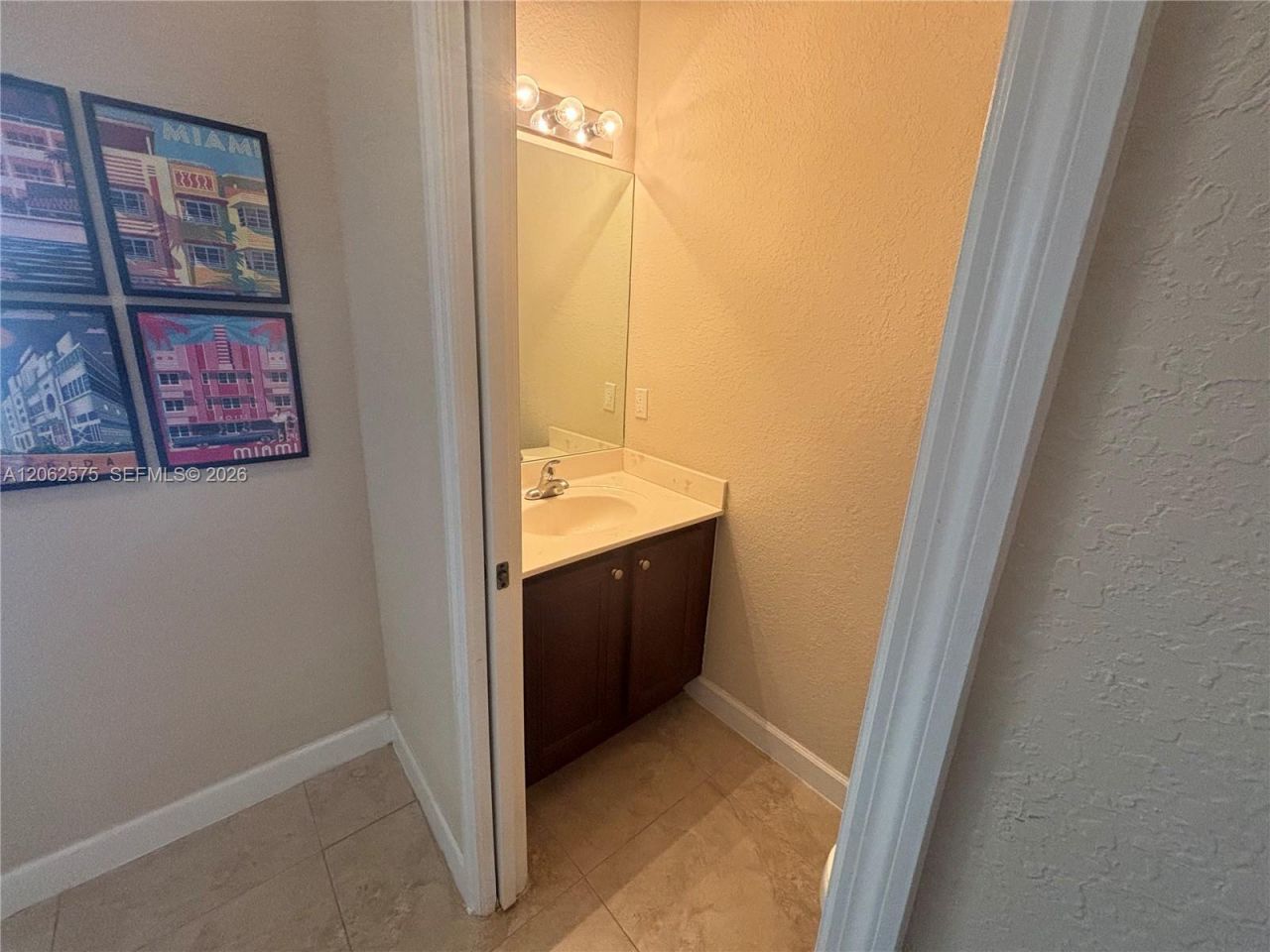 1015 NE 208th St , Miami, FL 33179 Photo