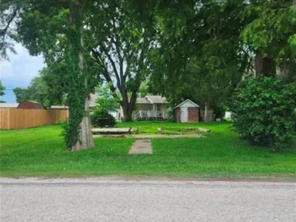 13 N Main Street , Moro, IL 62067