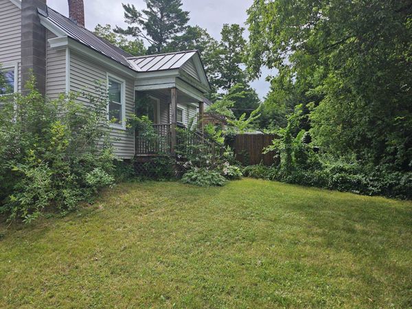 13 Grove Street, Newport, NH 03773
