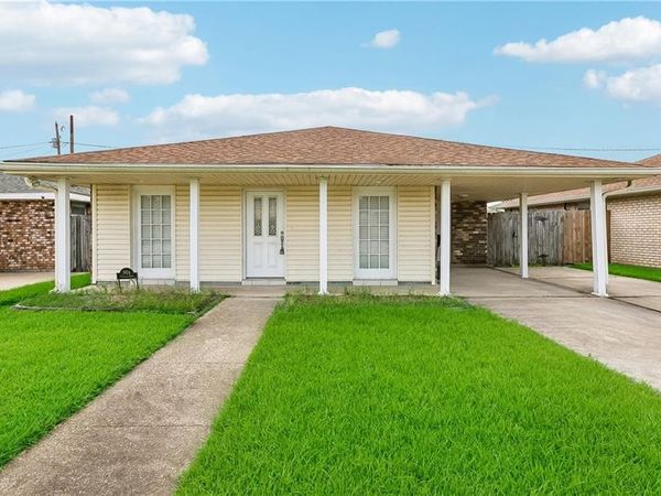 3624 CHARLES Drive, Chalmette, LA 70043
