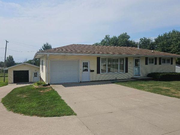1531 Sunset Drive , Belle Plaine, IA 52208