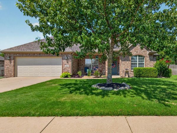 2611 Churchill Drive , Bartlesville, OK 74006