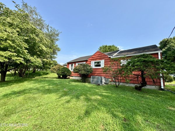 2510 Emoriland Blvd, Knoxville, TN 37917