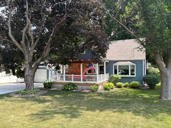 1221 S Grove Avenue , Owatonna, MN 55060