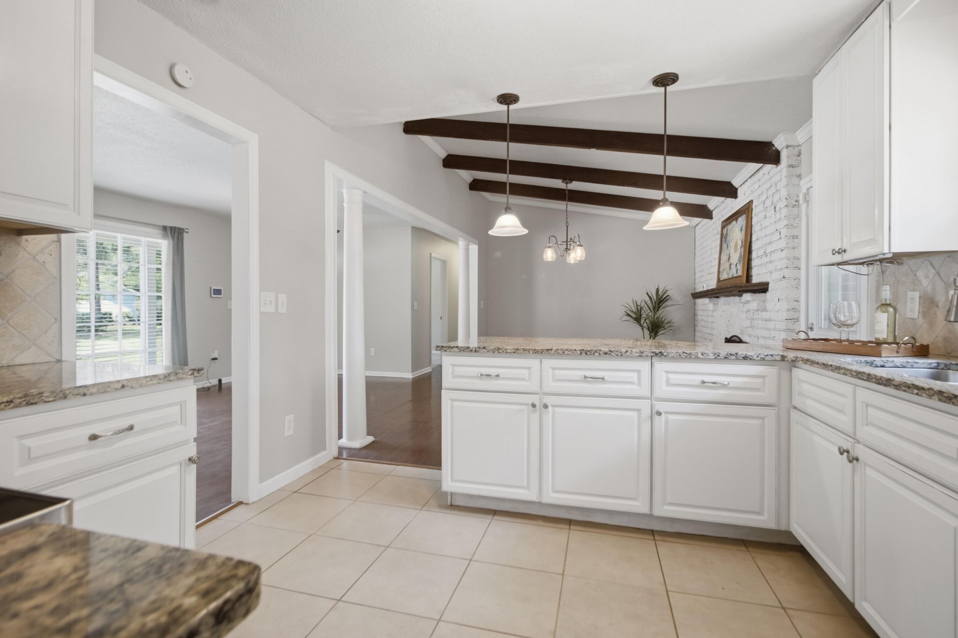 102 Marmet Court Photo 6