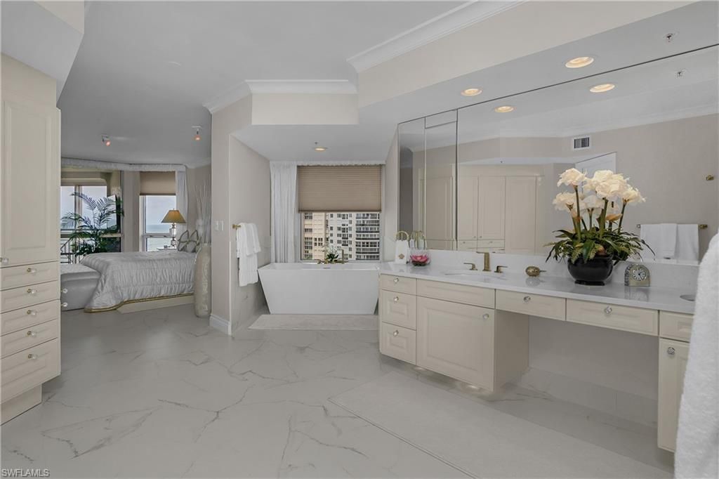 4021 Gulf Shore Blvd N, Unit 903, Naples, FL 34103 Photo