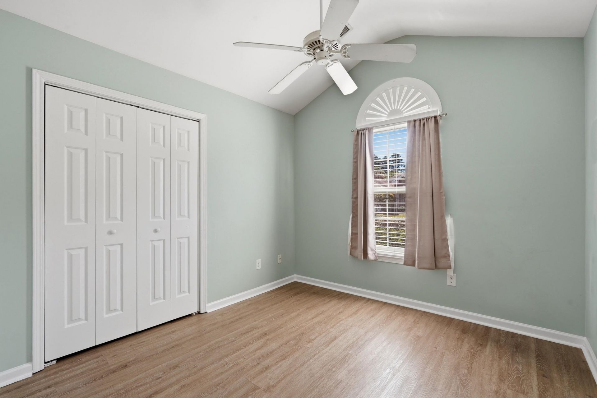 4550 Fringetree Dr. Photo 16