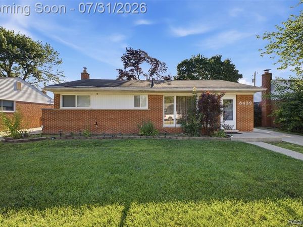 8439 Centralia Street, Dearborn Heights, Mi 48127