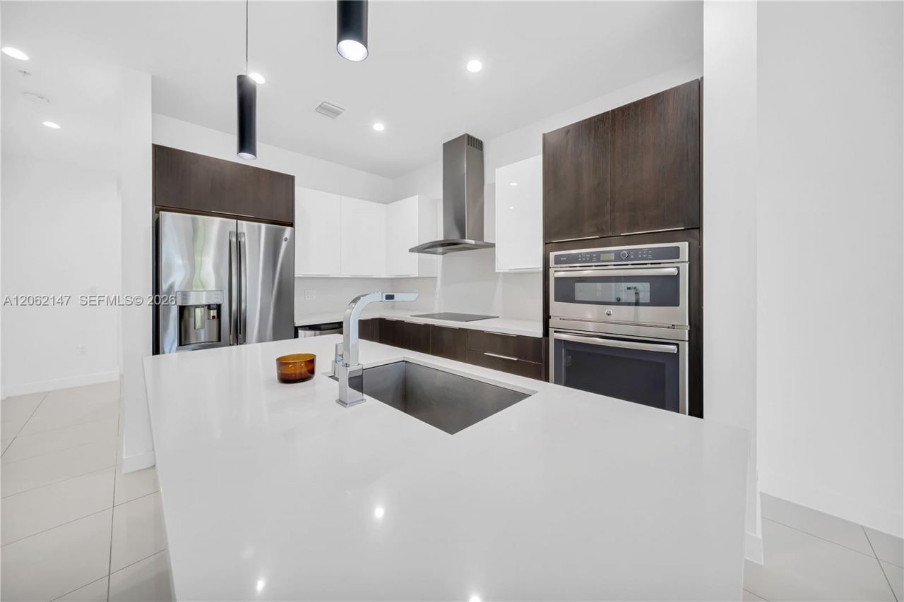 6310 NW 103rd Pl, Unit 201, Doral, FL 33178 Photo