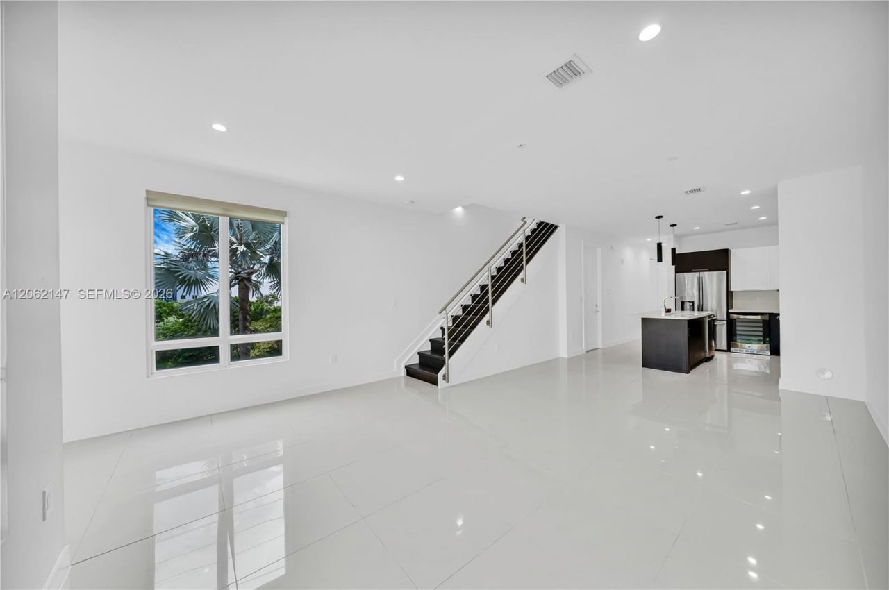 6310 NW 103rd Pl, Unit 201, Doral, FL 33178 Photo