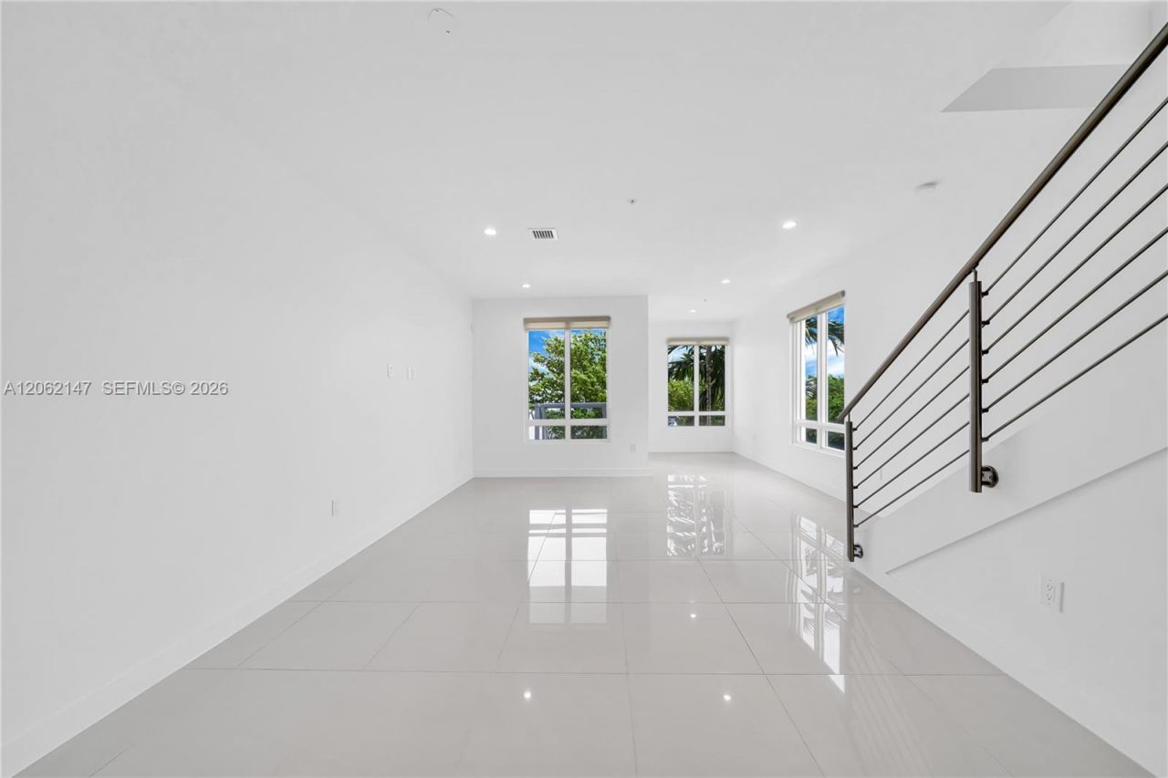 6310 NW 103rd Pl, Unit 201, Doral, FL 33178 Photo