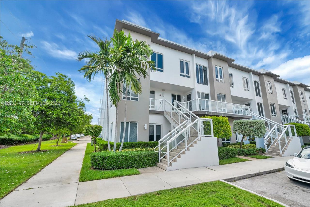 6310 NW 103rd Pl, Unit 201, Doral, FL 33178 Photo