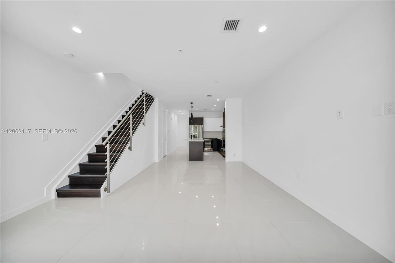6310 NW 103rd Pl, Unit 201, Doral, FL 33178 Photo