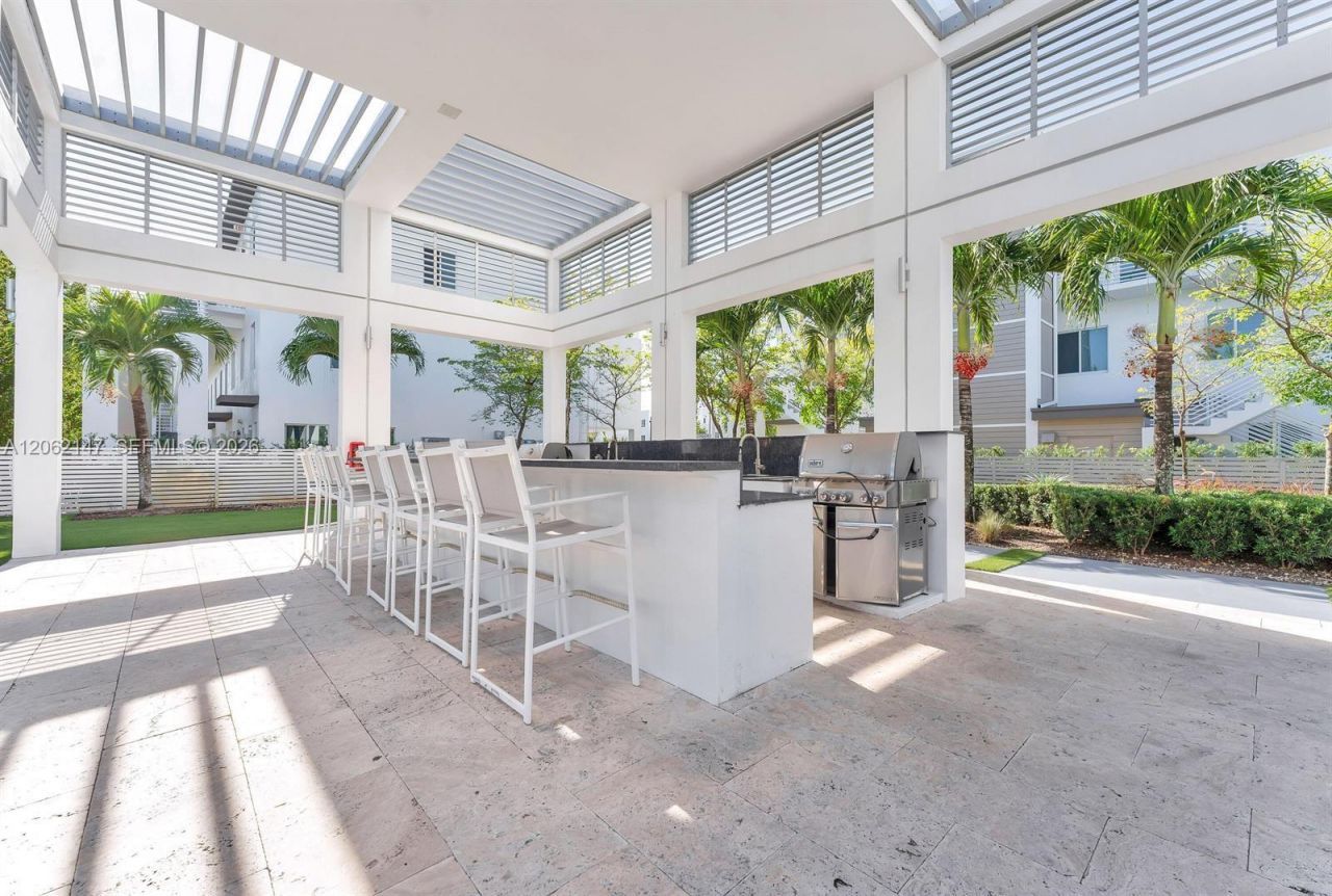 6310 NW 103rd Pl, Unit 201, Doral, FL 33178 Photo